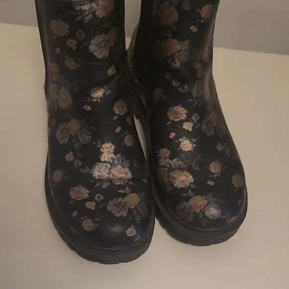 Soda Black Floral Ankle Boots - Picture 6 of 9